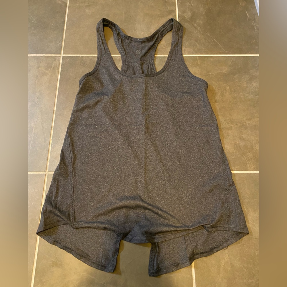 Heather grey lululemon tank with back slit